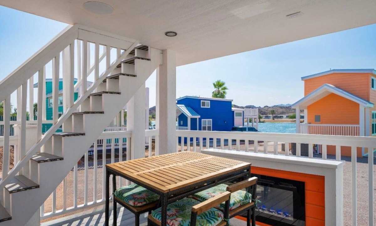 Parker Strip House | Hang Up and Hang Out, at Roadrunner Resort