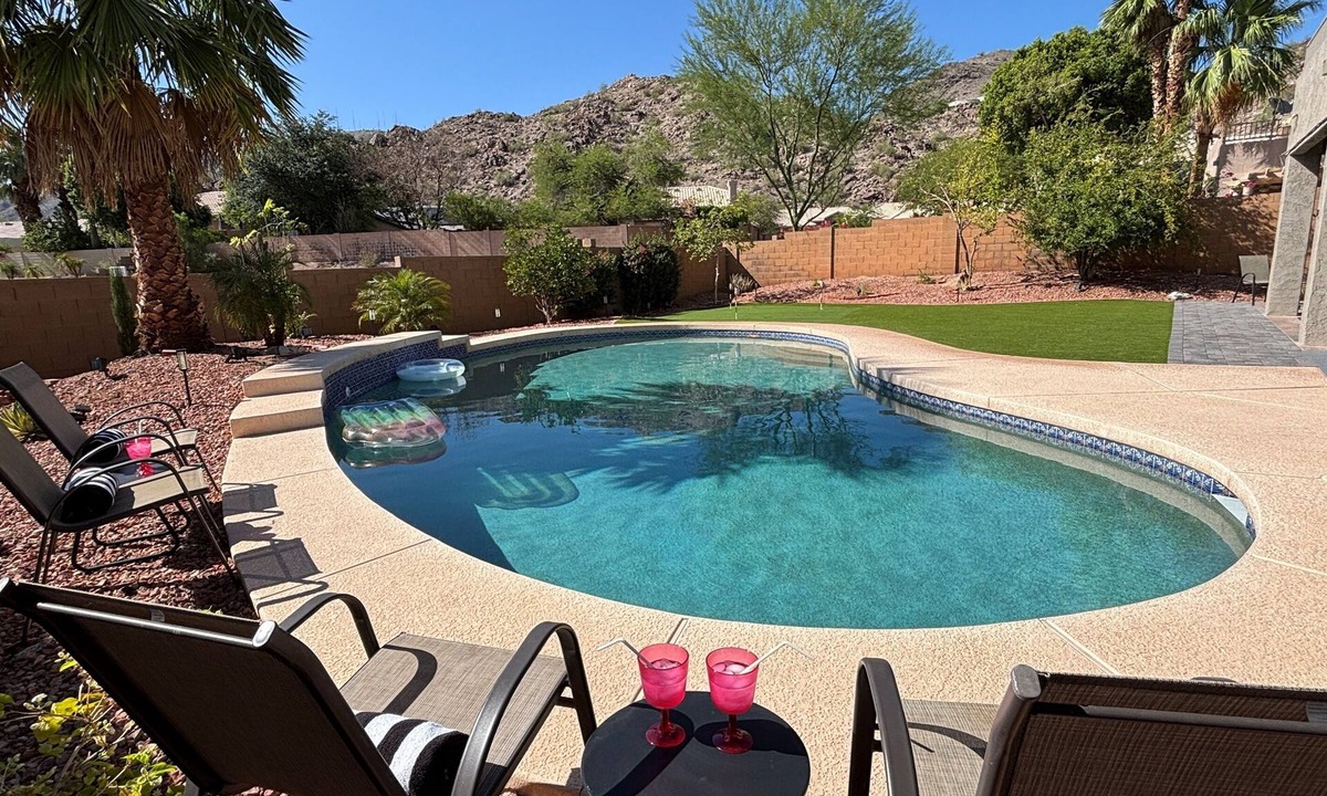 Foothills House | Heated Saltwater Pool, 4 King Beds, Putt Gr, 360 Mt Views, Game Rm, Sleeps 11