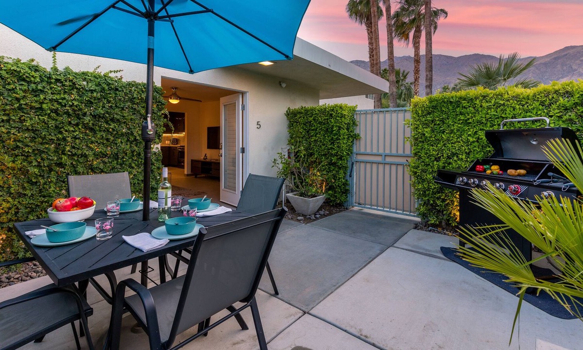 Old Las Palmas Condo | Hermosa Hideaway - Incredible Mid-Century Condo