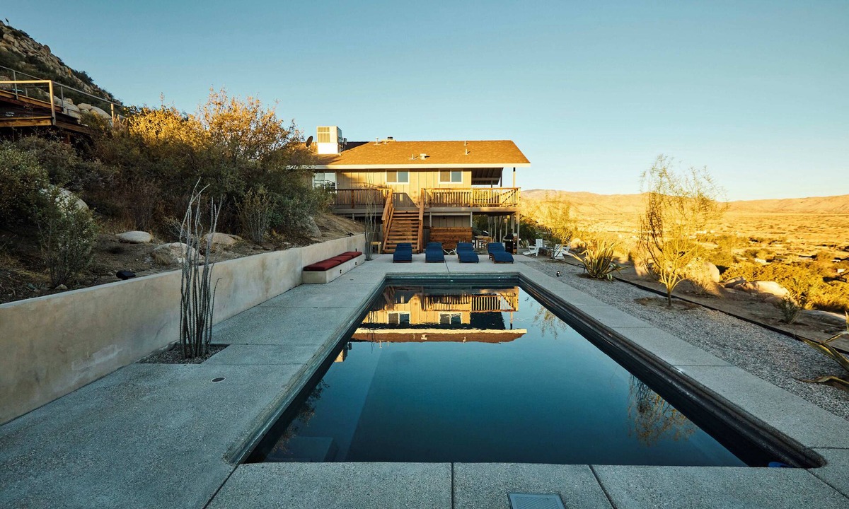 Pioneertown House | High Desert Luxury Retreat-Stars, Sunsets, Pool & Hot Tub near Pappy & Harriet’s
