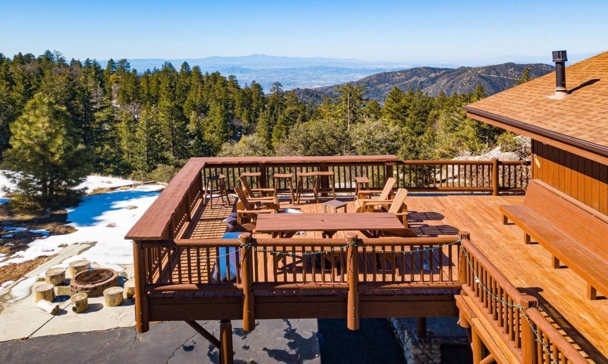 Pine Cove Cabin | Hilltop Log Cabin On 4.5 Acres. Panoramic Views, Clean and Pet Friendly
