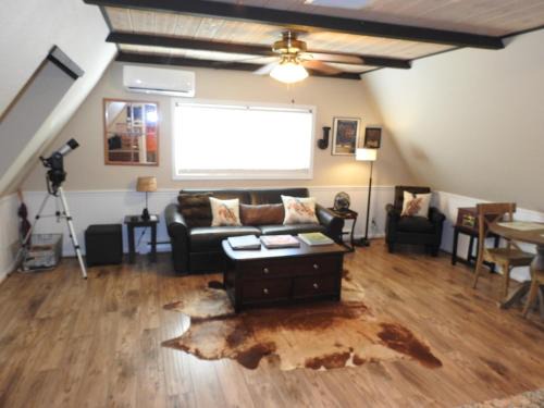 Julian House | Historic Gold Town Loft A-Frame 1 Bedroom with sofa sleeper WIFI