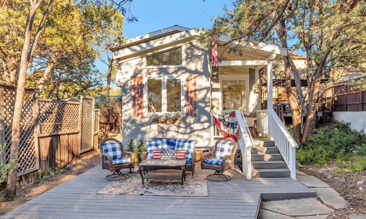Prescott Cottage | Historic secluded cottage…6 blocks from the town square with gazebo relaxation.