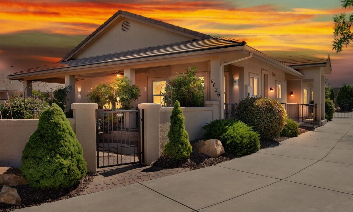 Prescott House | Hole in One! Luxury Home near Golf Course, Embry Riddle and Airport