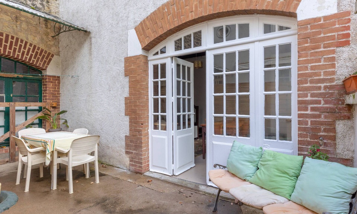 Nazelles-Negron House | Holiday Home “La Maison Blanche” with Private Terrace and Wi-Fi