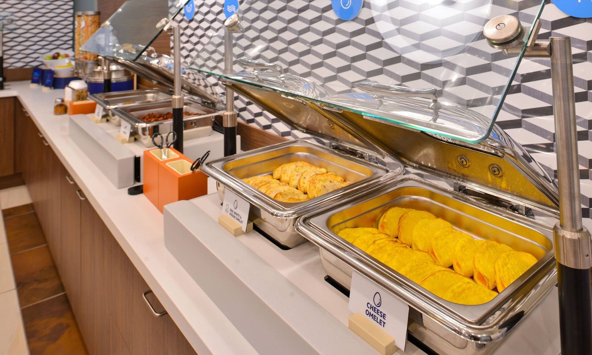 Pumpkin Center Hotel | Holiday Inn Express Bakersfield by IHG