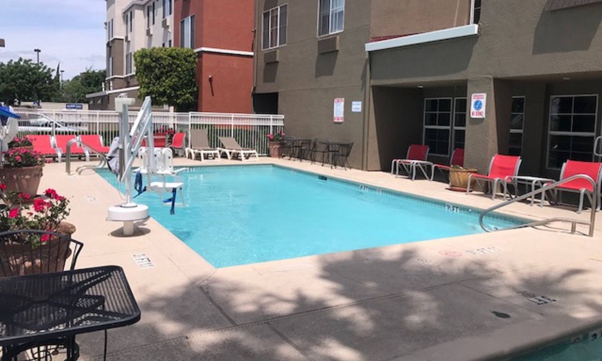 Tracy Hotel | Holiday Inn Express Hotel & Suites Tracy, an IHG Hotel