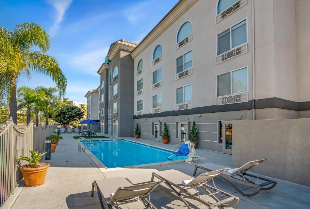 Sorrento Valley Hotel | Holiday Inn Express San Diego - Sorrento Valley by IHG