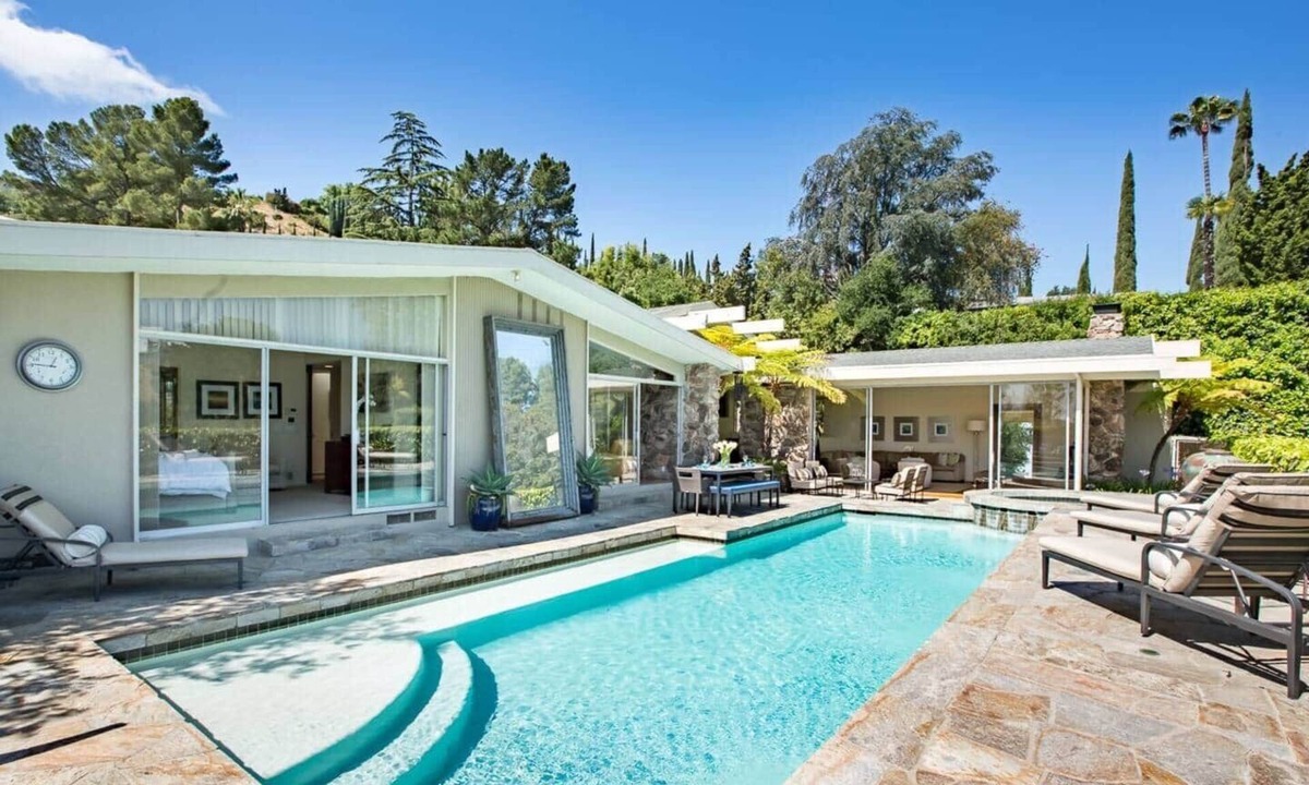 Hollywood Hills West Villa | Hollywood Hills Mid-Century Modern