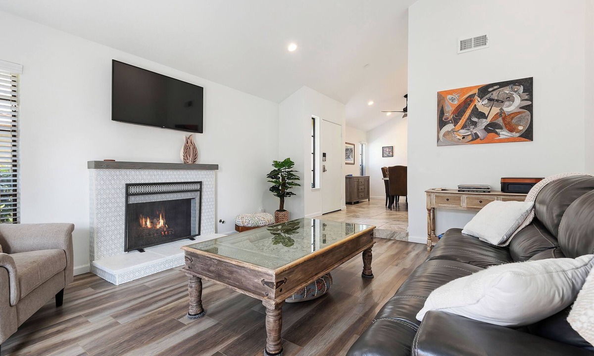 Via Marina Condo | Home by the Harbor - Quiet 2-bedroom near the beach, walk to everything