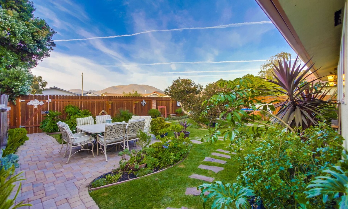 Morro Bay House | Honey! Stop the car! Guests Love US! Christmas is open! Sanctuary, spa, dogs ok