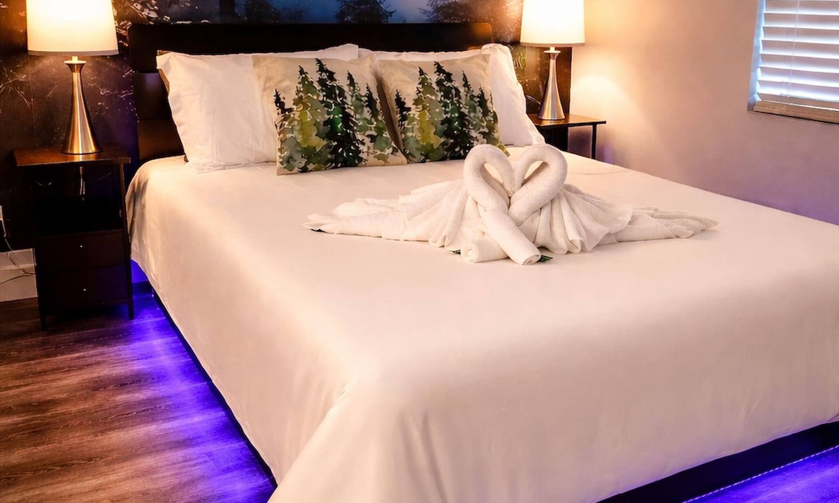 Reno Apartment | Horizon Luxury 1BR Retreat Pool Hot Tub WiFi