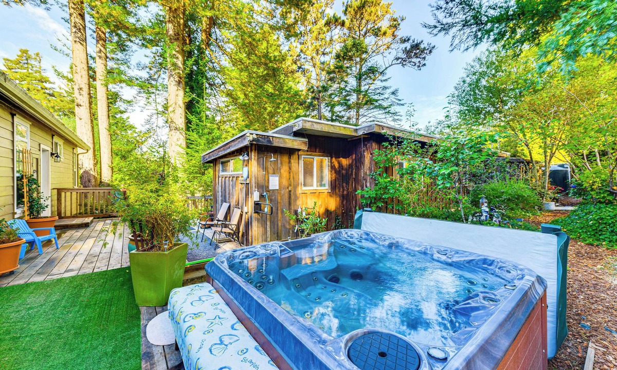 Fort Bragg Cottage | Hot Tub & Views: 'secret Garden' Fort Bragg Cabin