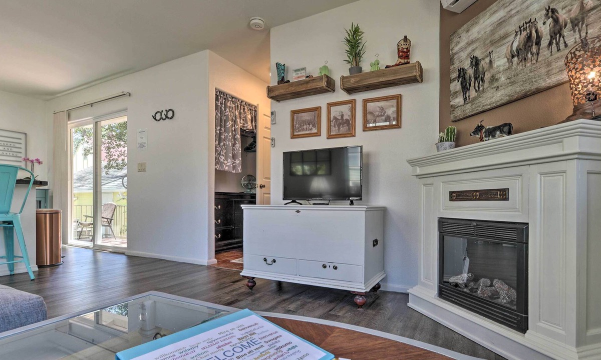 Prescott Cottage | Idyllic Prescott Cottage w/ Private Furnished Deck