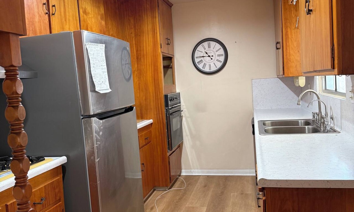 Covina Apartment | Independent 1-bedroom ,1 living room, 1 bathroom and kitchen, fridge ,in Covina