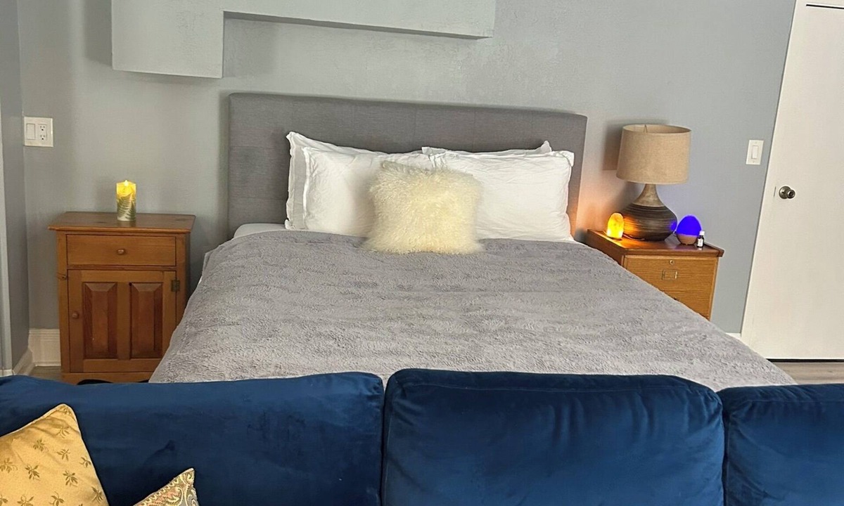 Roosevelt House | Inviting New Efficiency Apartment on Eagle Hill in Redwood City