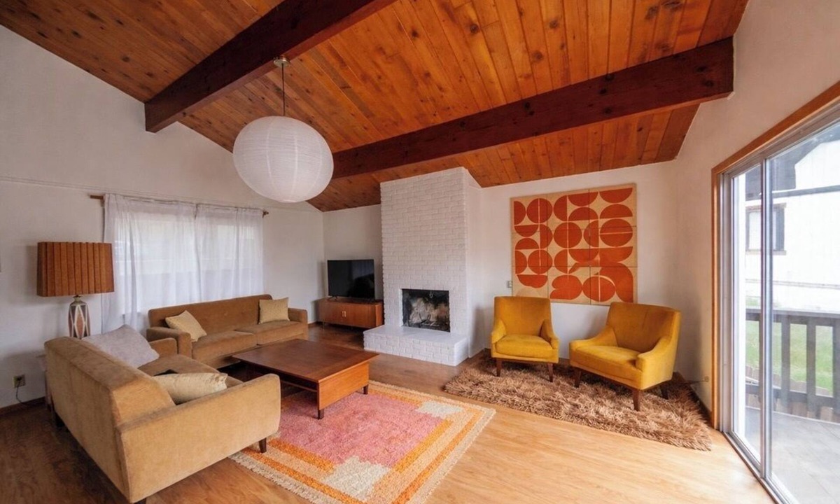 Crestline Cabin | Jewel in Crestline/Arrowhead. Modern, eclectic cabin in the woods. Walk to lake.