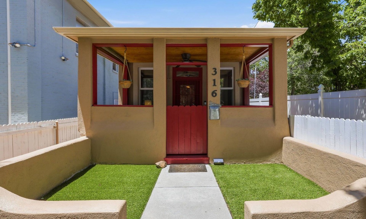 Prescott Cottage | Just 2 Blocks to Historic Downtown Prescott! A Short Walk to Adventure and Fun~!