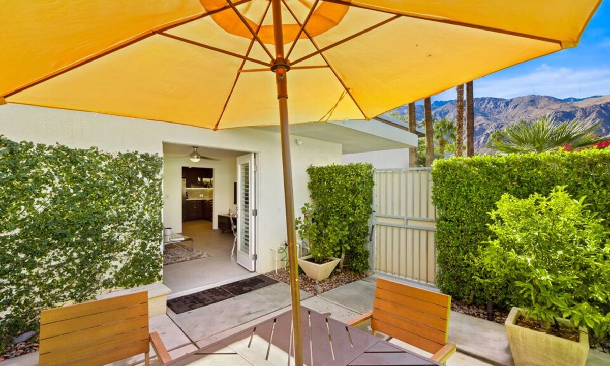 Old Las Palmas Condo | K1074 -Gorgeous Uptown Palm Springs Condo with Mountain Views!
