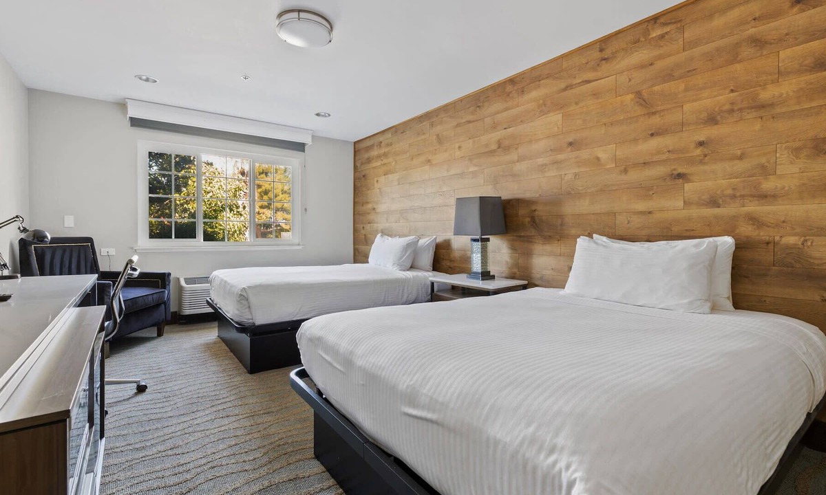 San Jose Apartment | Kasa The Row | Double Queen, Near Shopping + Dining