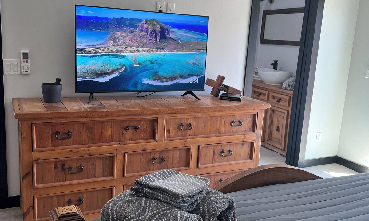 Diamond Valley Cottage | King bed and sunset views pine trees and hiking trails await you! Pinetreepalace