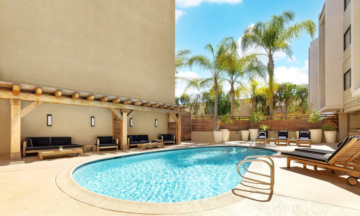 Calabasas Hotel | King Premium, The Anza A Calabasas Hotel, Pool, Steps from Lake Calabasas Park