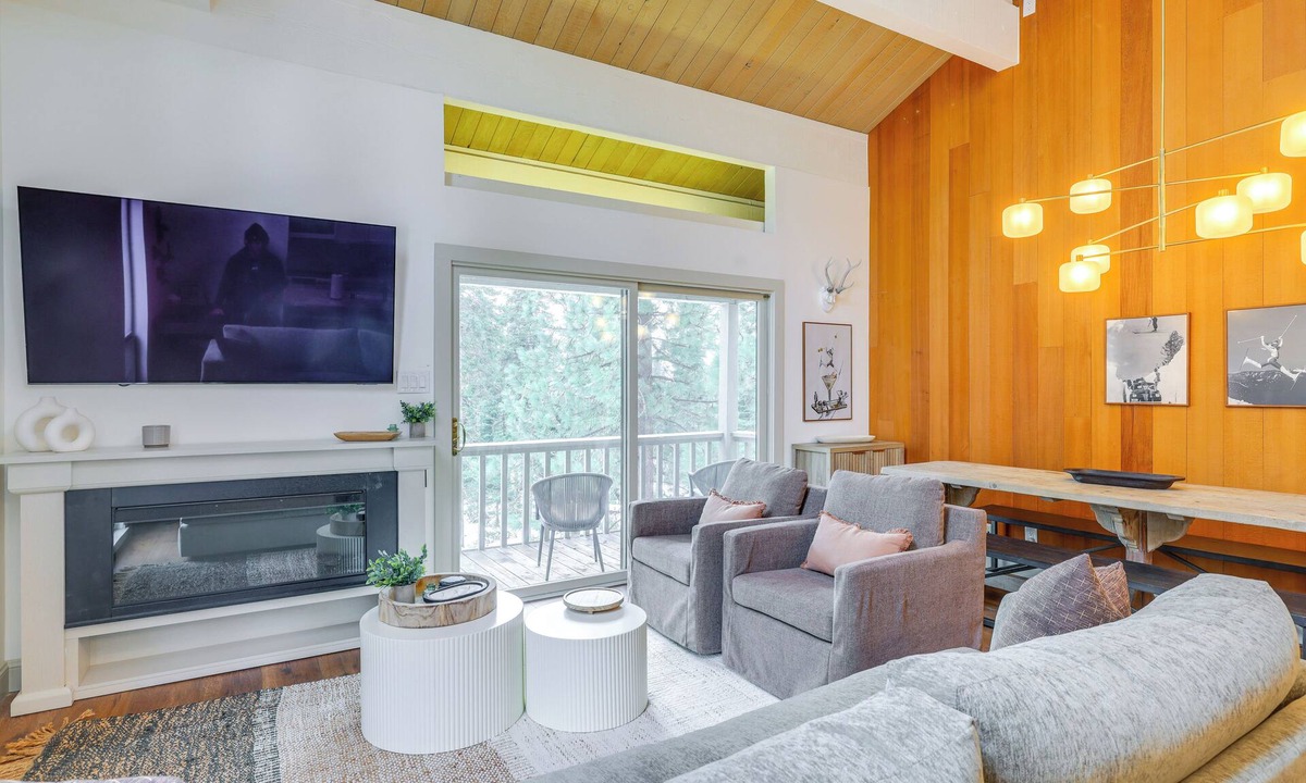 Kings Beach House | Kings Beach Retreat Near Lake Tahoe w/Pool Access