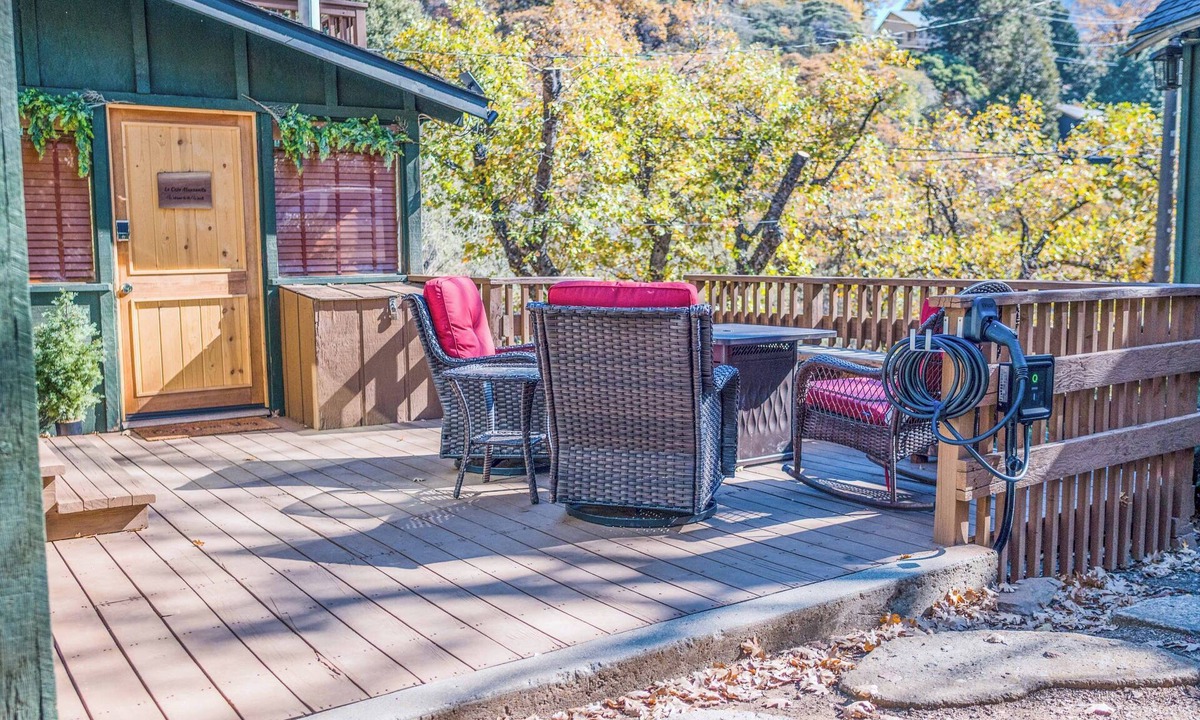 Camp Nelson Cabin | La Casa Manzanita—Massage Chair, Stargazing Deck, EV Charger, 2 Propane Firepits