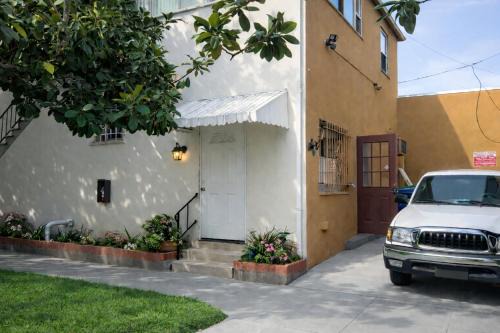 Pico - Robertson Hostel | La Cienega Soul