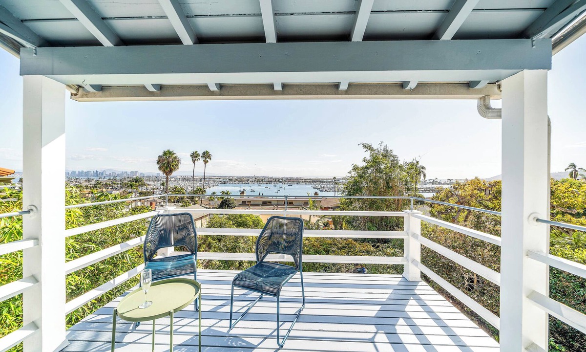 La Playa House | La Playa Abode Adorable home with good space and breathtaking views of the city and ocean