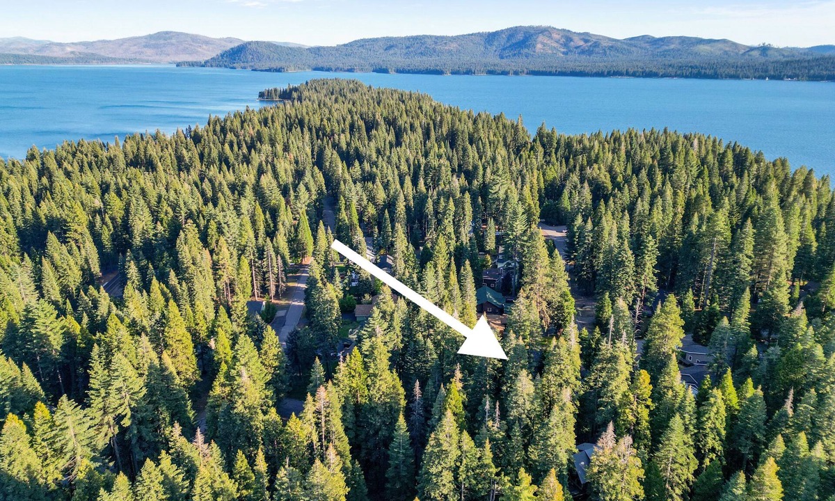 Lake Almanor Country Club House | Lake Almanor Getaway Near Beach & Golf Course