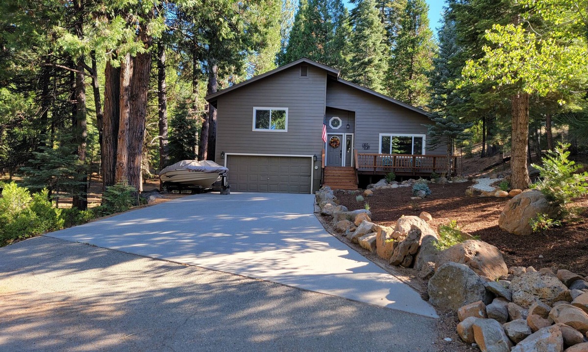 Lake Almanor West Cabin | Lake Almanor West home in a peaceful setting just minutes from the lake