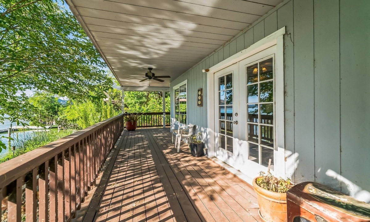 Clearlake Park House | Lakefront Home | Private Boat Ramp, Clear Lake