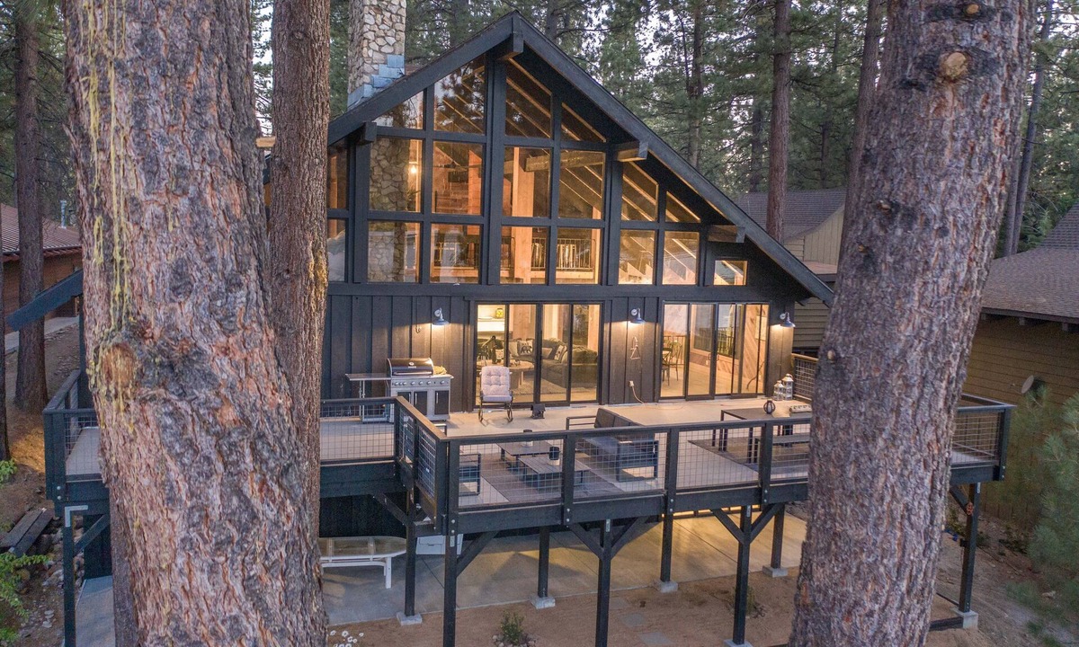 Big Bear Lake House | Lakeside luxury, Dock, 2 fireplaces, paddle board, Kayaks