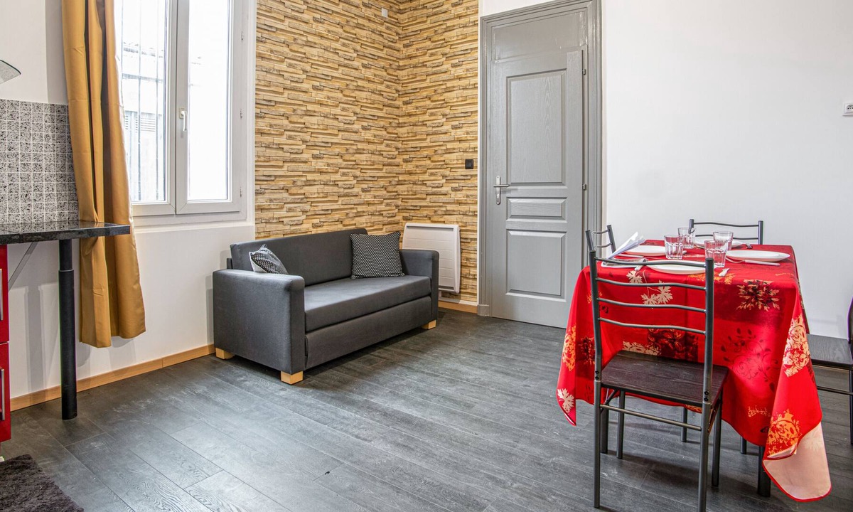 Saint-Michel - Nansouty - Saint-Genes Apartment | Large and calm studio in the heart of Bordeaux - Welkeys