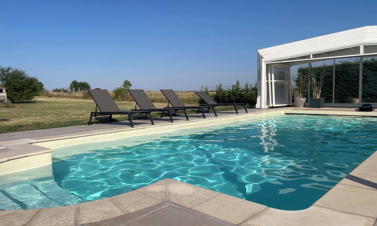 Maslives House | Large comfortable house, heated swimming pool 5 minutes from Chambord castle