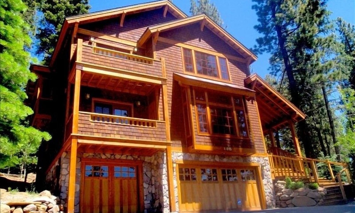Truckee House | Large Home - Passes to Private Amenities, pools, gym, etc/20 min. to ski resorts