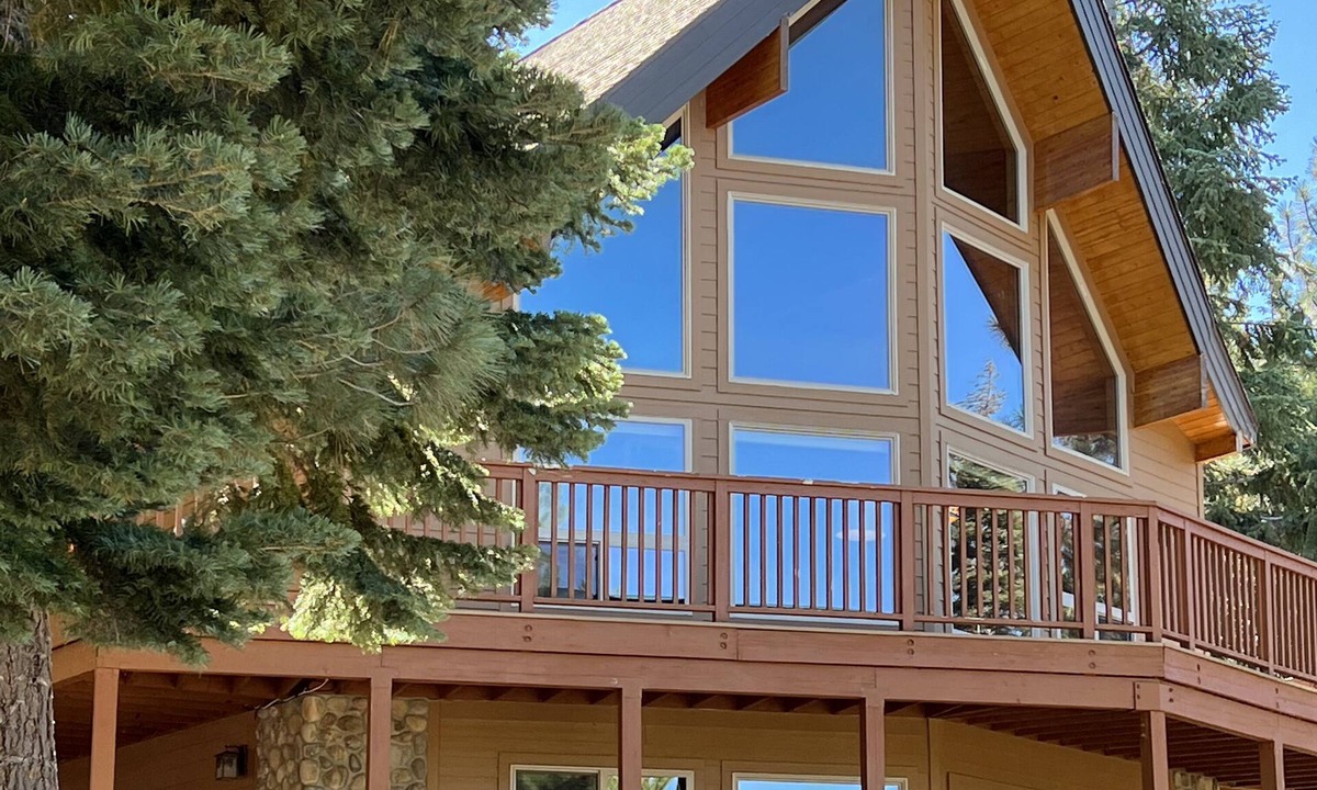 Lake Davis Ski Chalet | Large Luxury Cedar Home in the Forest at Lake Davis near golf courses