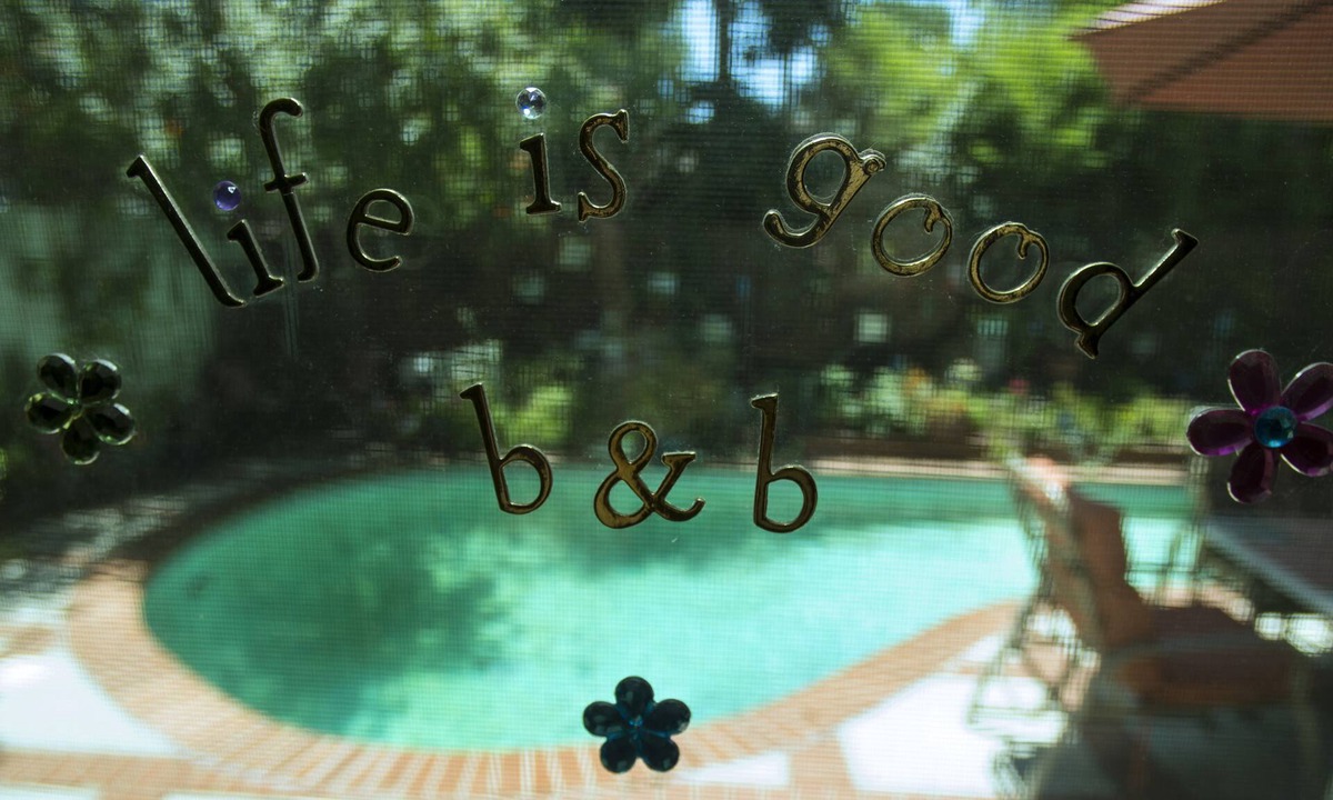 Sherman Oaks Bed & Breakfast | Life is Good Bed and Breakfast