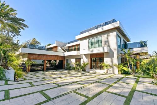 Bel Air House | Linda Flora - Bel Air Oasis with Rooftop Deck