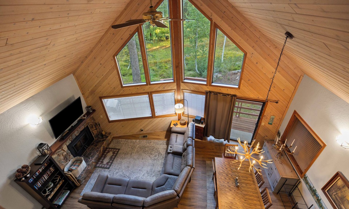 Ponderosa Cabin | Little Meadow Cabin - 2BR Rustic Secluded Cozy Retreat - Sleeps 6 + Full Kitchen