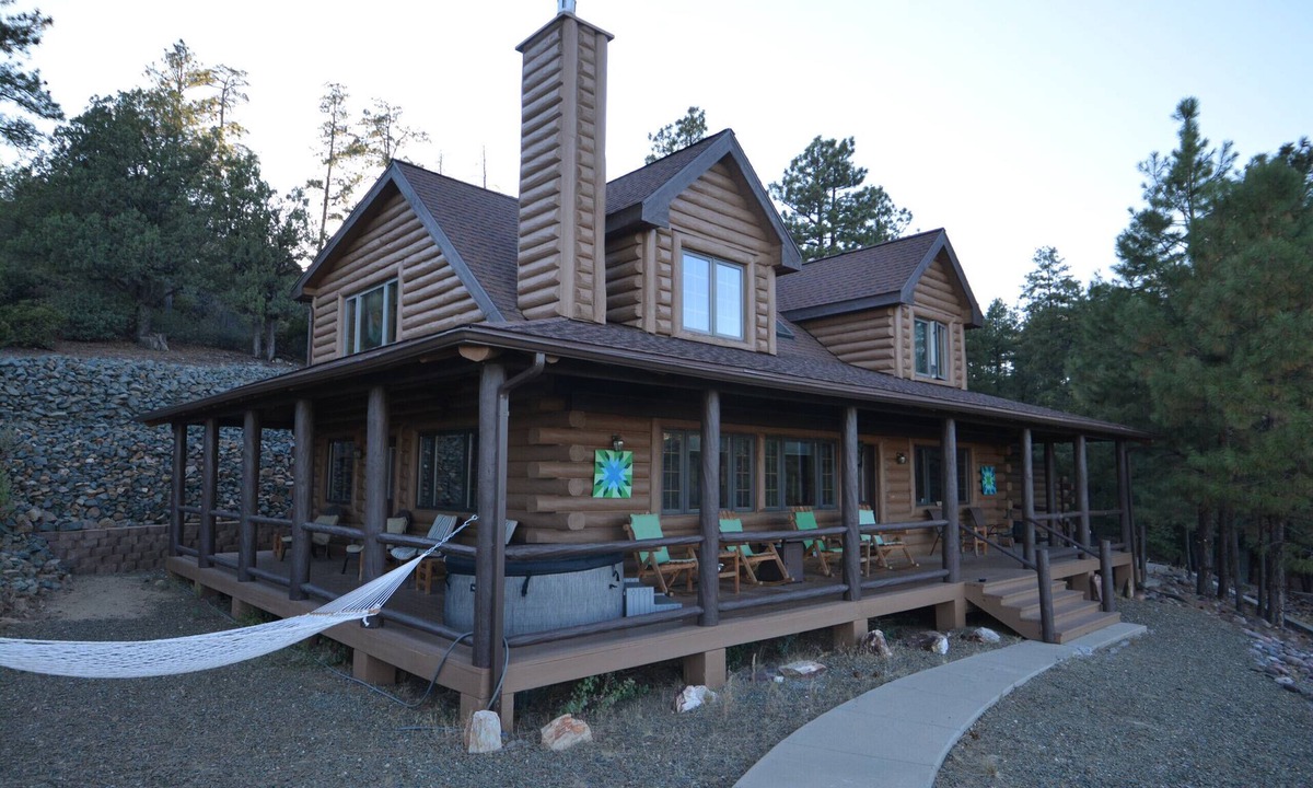 Highland Pines Cabin | Lone Pine Lodge - Prescott Cabin Rentals