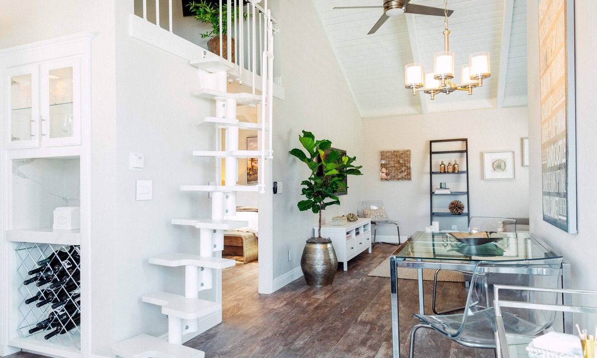Corona del Mar Cottage | Long Term Only Modern Beauty, Private Yard & BBQ, Blocks from the Beach