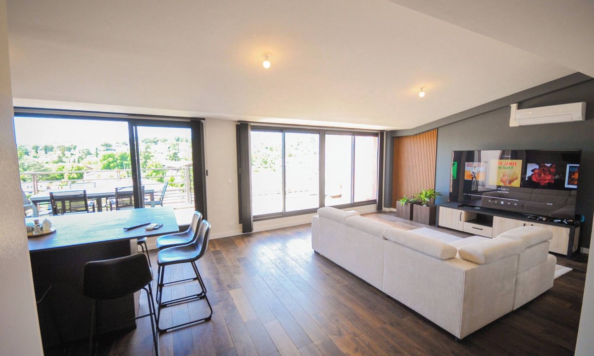Manosque Apartment | Love Elevator - Romantic rooftop with a private elevator in the heart of Manosque