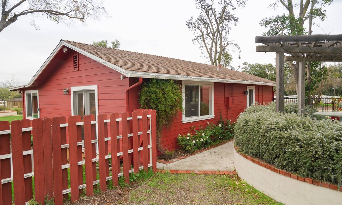 Santa Ynez Cottage | Lovely 1-bedroom cottage in Santa Ynez on 4.3 acre Olive farm. Pet friendly, AC.