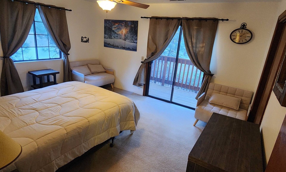 Big Bear Lake Cabin | Lovely 2-bedroom cozy cabin in center of Big Bear Lake, close to all attractions