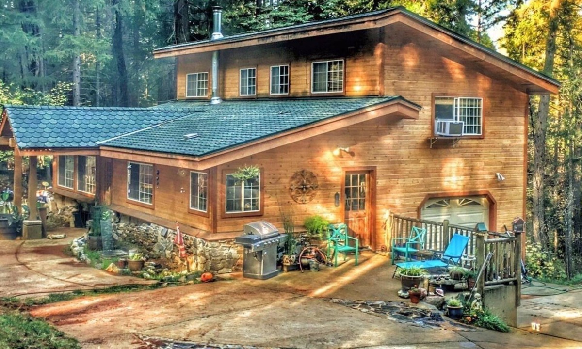 Foresthill House | Lovely Cabin House With Outdoor Hot Tub At Way Woods Retreat