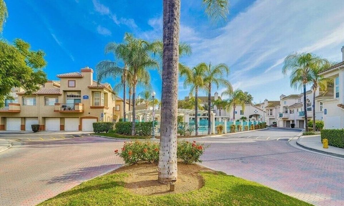 Riverside Condo | Lovely Condominium in the Hills