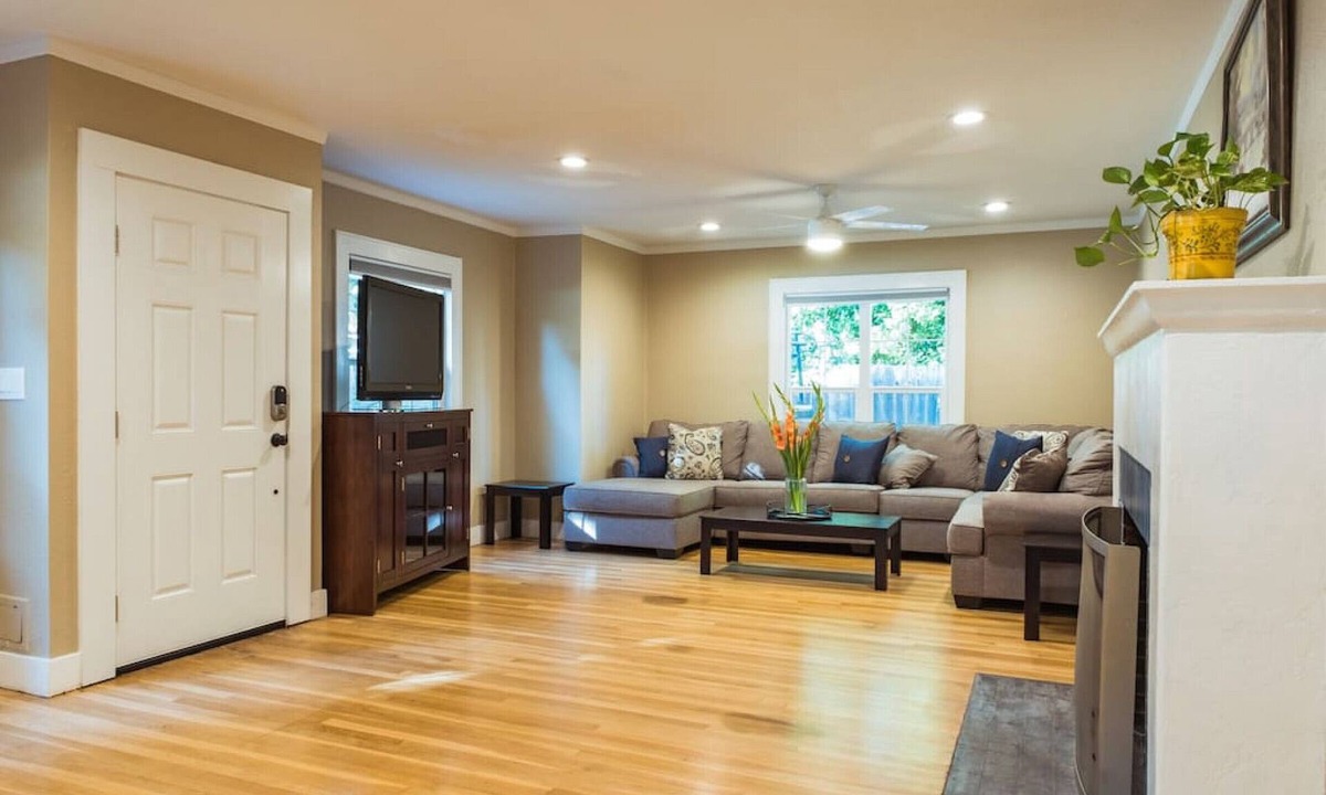 Chico House | Lovely House near Downtown, Your Home away from Home!