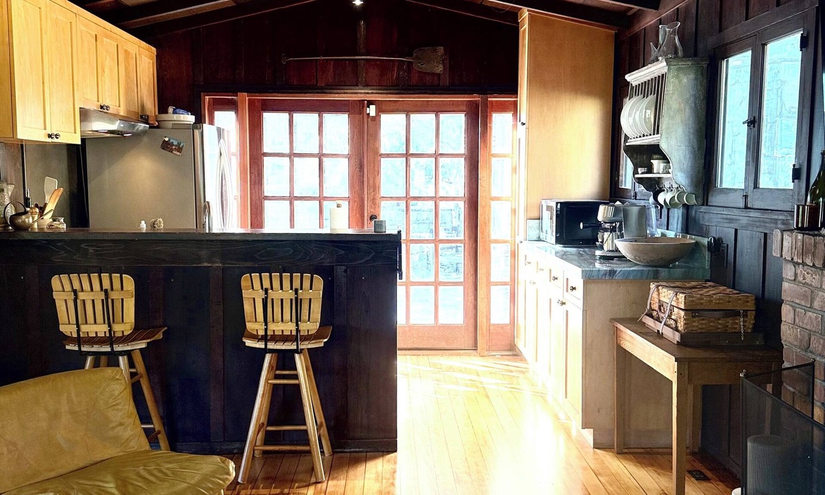 Hollywood Heights Cabin | Lush Hollywood Hills Cabin Retreat